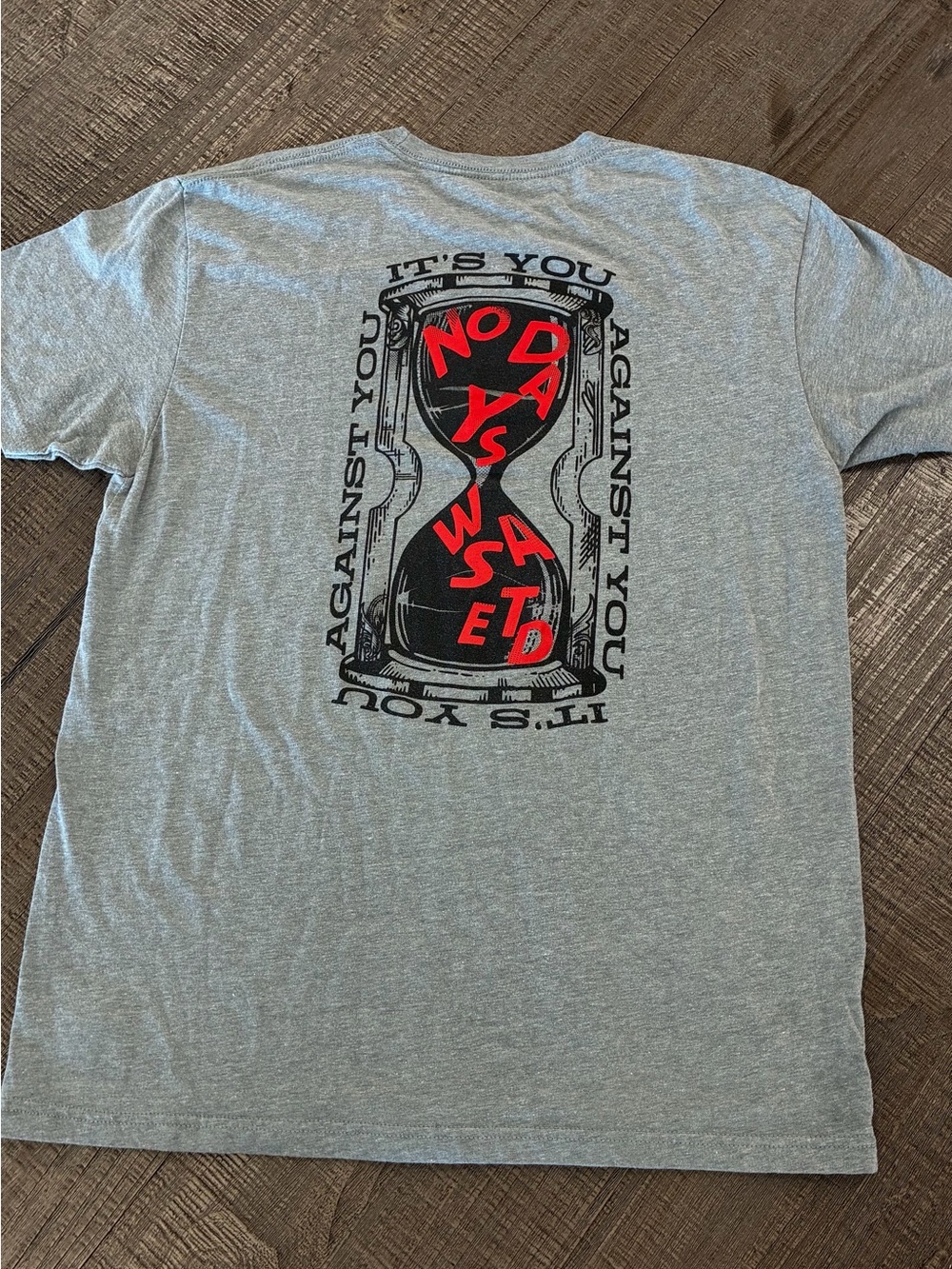 Men’s Lift box Graphic Hourglass Tee - Gray with Red Print